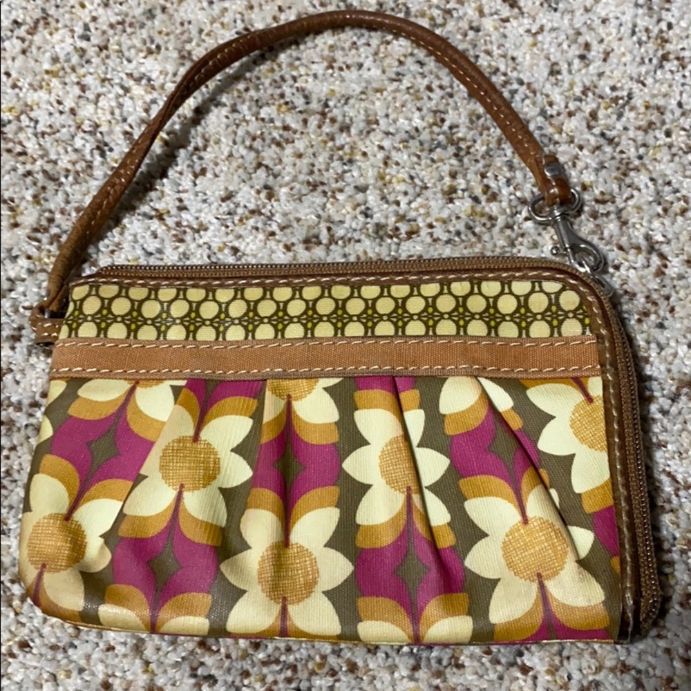 Fossil wristlet with flowers
